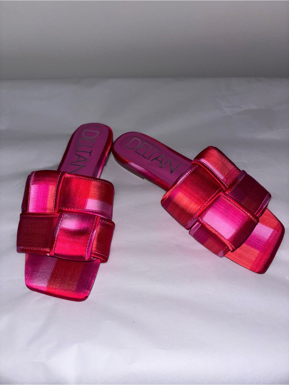 Deltan NEW red & pink plaid satin slip on woven slides sandals size 6